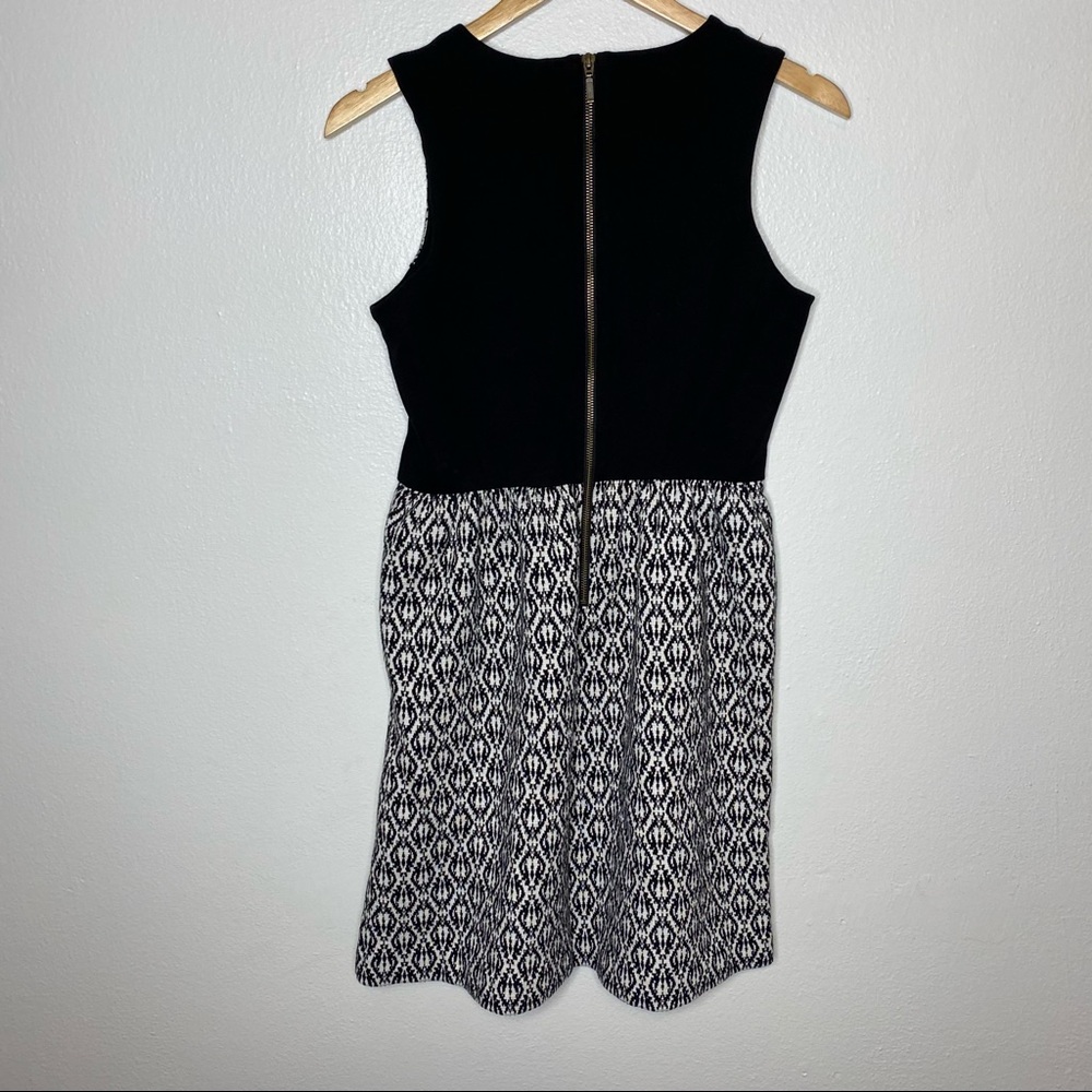 Madewell Black and White Textured Fit-and-Flare Dress - Picture 4 of 11